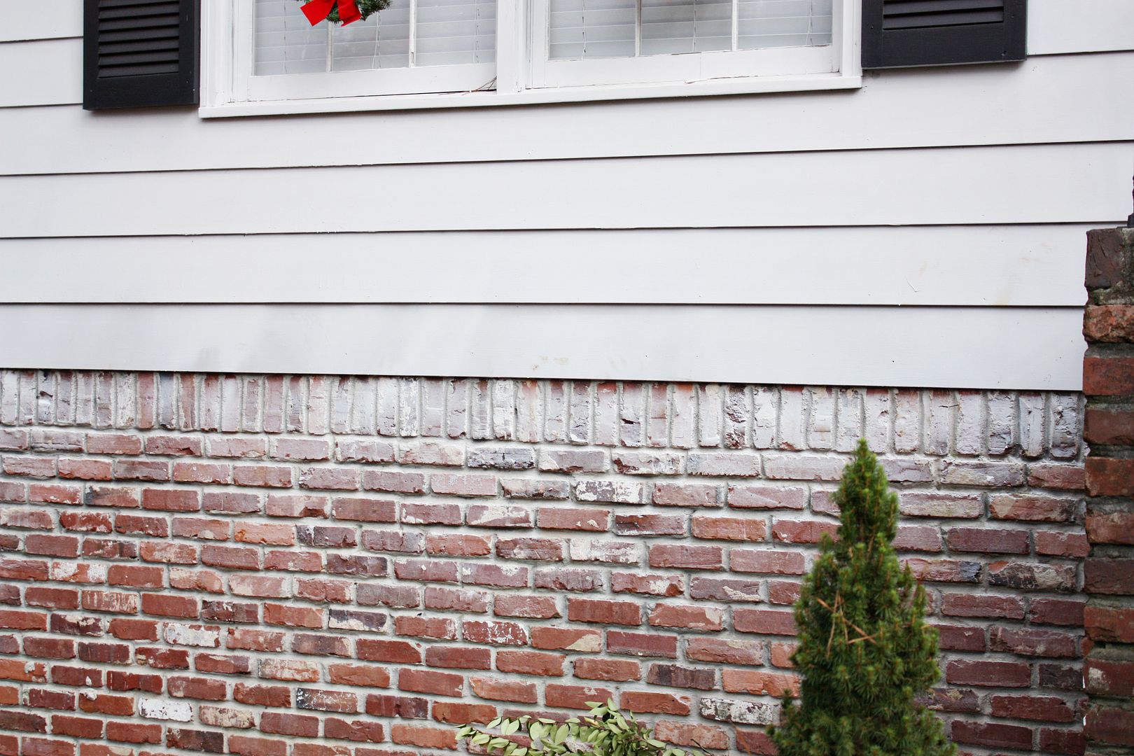 Cleaning White Exterior Painted Brick Walls Cleaning White Exterior Painted Brick Walls
